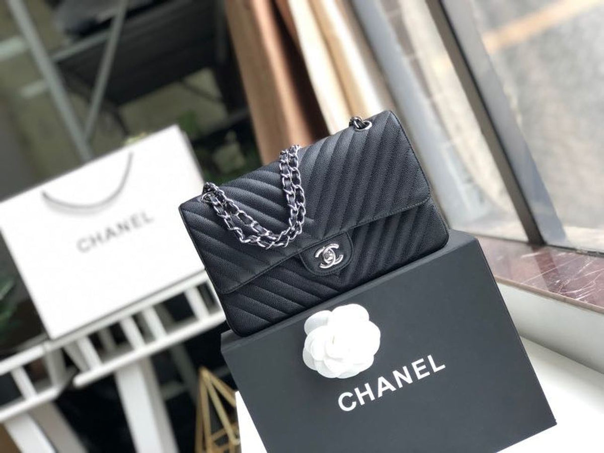 Chanel Chevron Classic Flap Bag 25cm Silver Hardware Caviar Leather Spring/Summer Collection Black