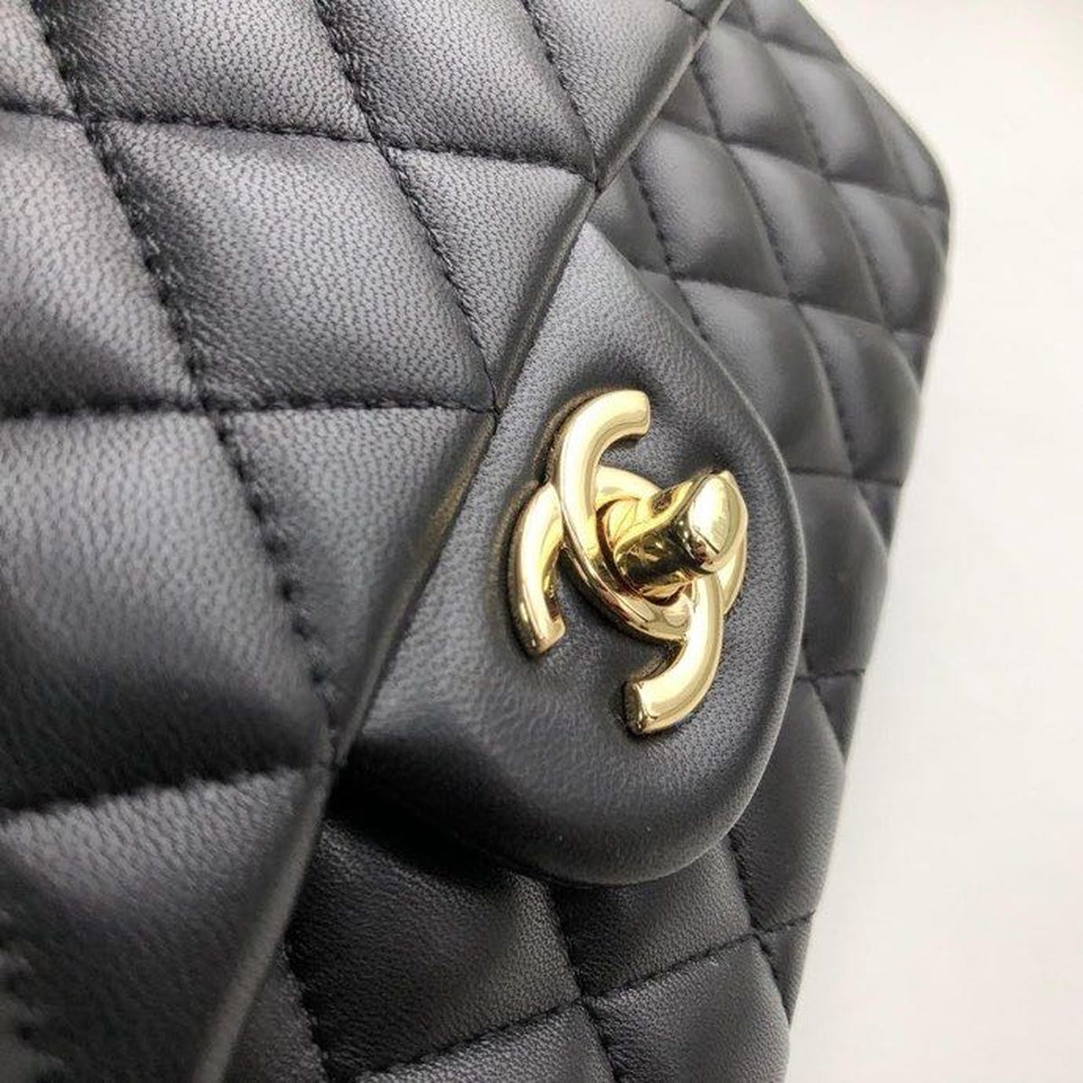 Chanel Classic Flap Bag 25cm Lambskin Leather Gold Hardware Black