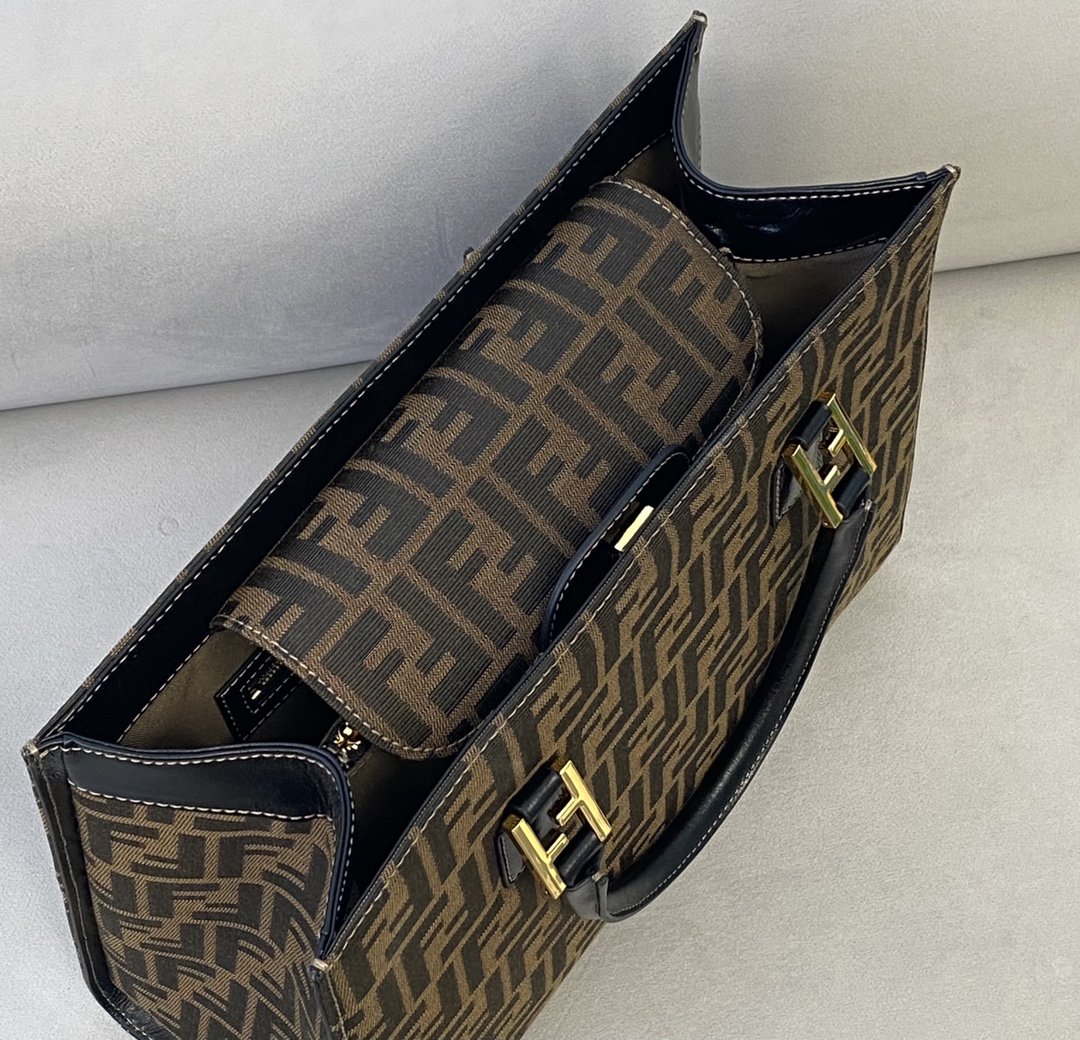 Fendi Hand Bag 35cm Brown