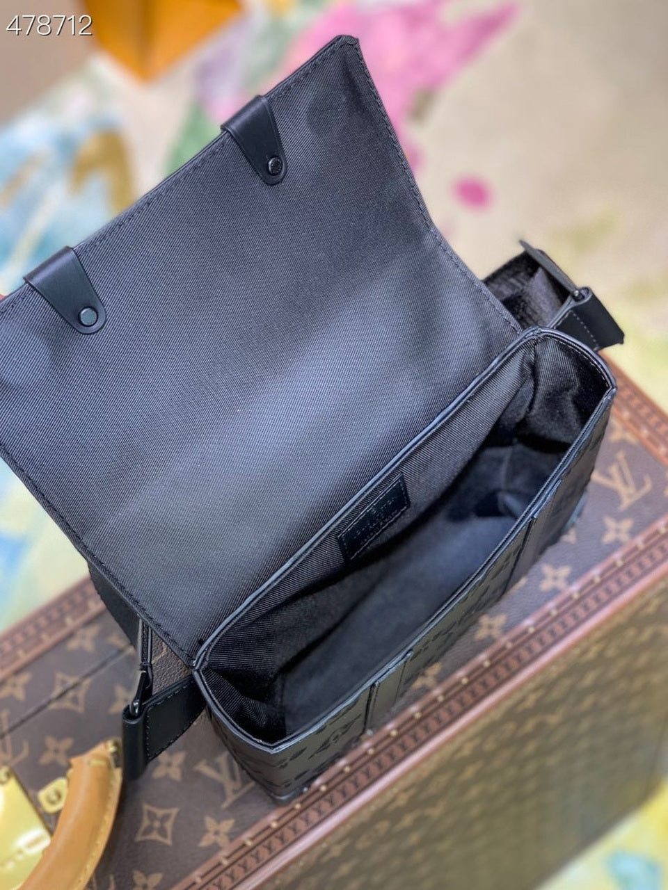 Louis Vuitton Trunk Slingbag Bag 20cm Monogram Seal Cowhide Canvas Spring/Summer Collection M57952, Black