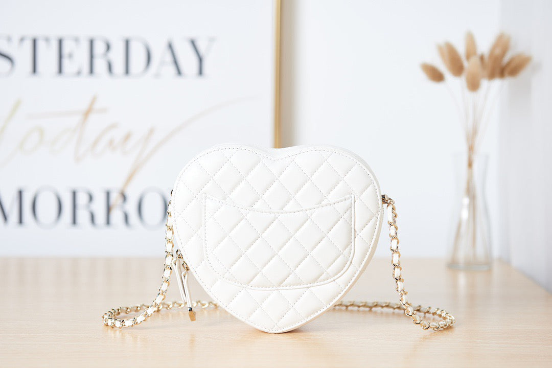 Chanel Mini Heartbag Gold Hardware AS3191 16.5cm White