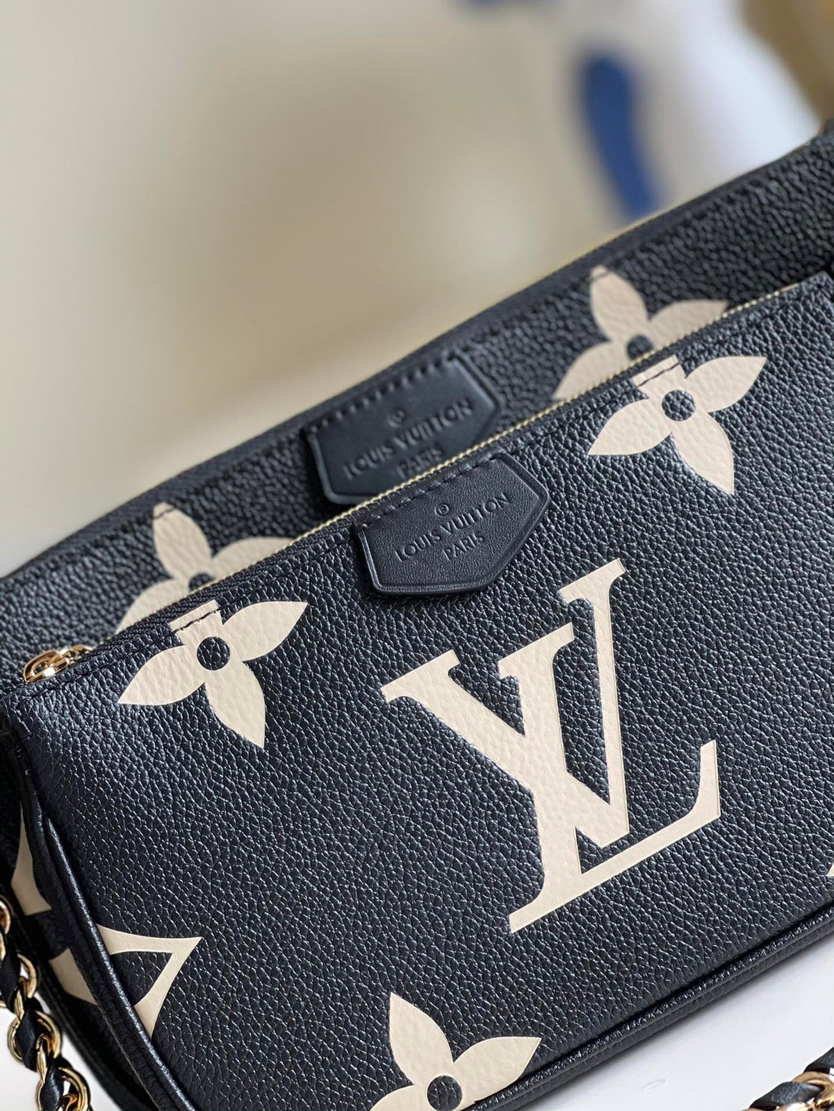 Louis Vuitton Multi Pochette Crossbody Bags 24cm Black