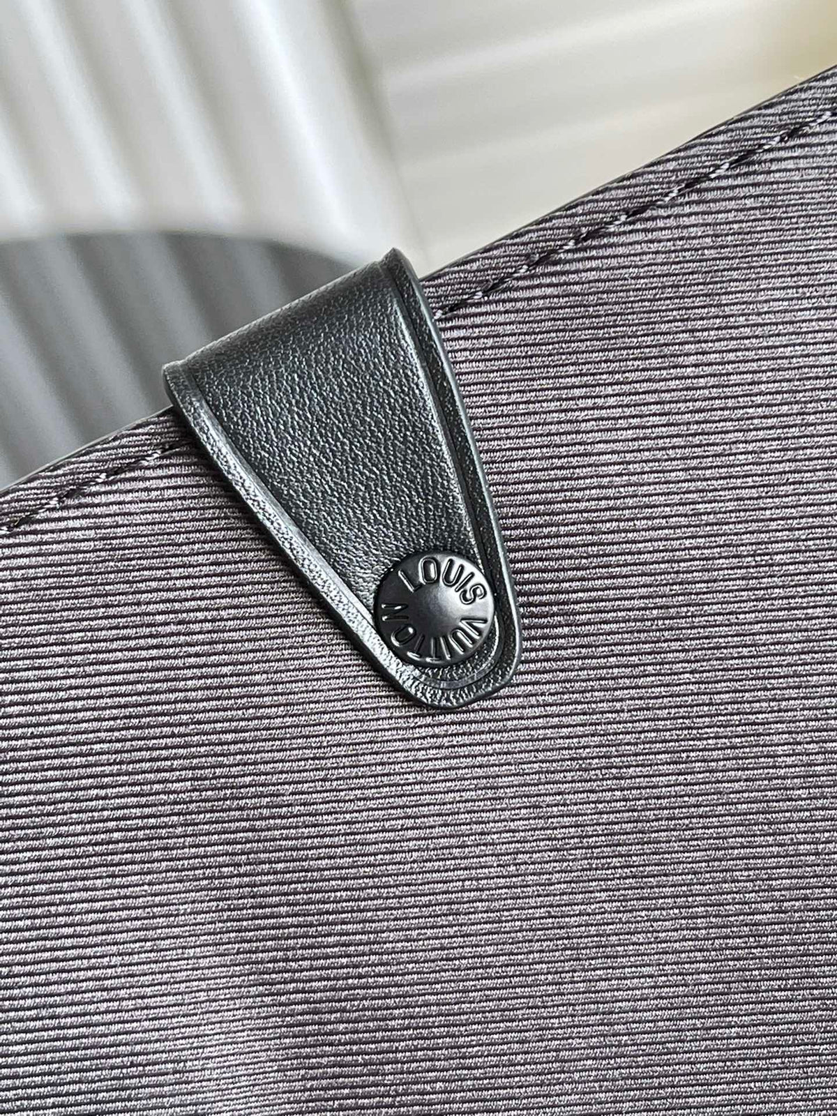 Louis Vuitton M57726 Trunk Messenger 24cm