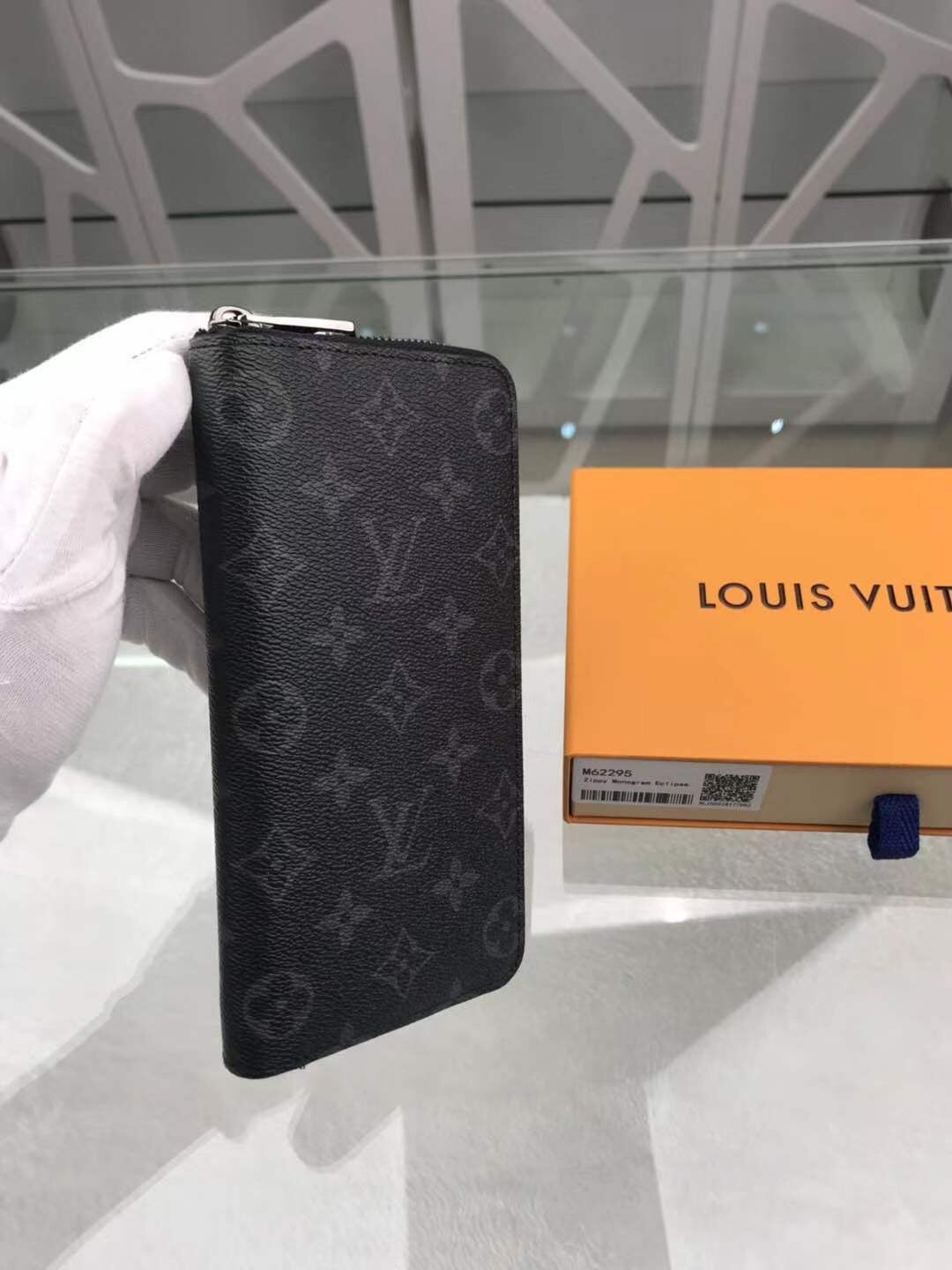 Louis Vuitton Zippy Vertical Wallet 20cm