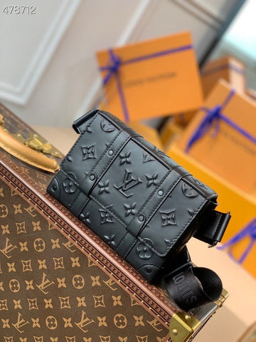 Louis Vuitton Trunk Slingbag Bag 20cm Monogram Seal Cowhide Canvas Spring/Summer Collection M57952, Black