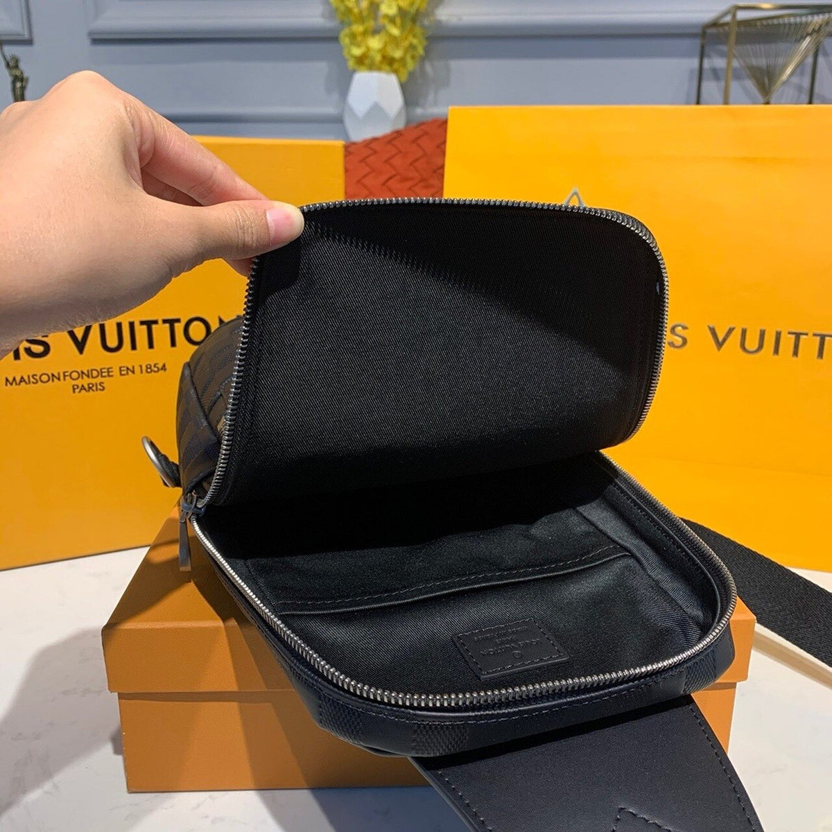 Louis Vuitton Avenue Sling Bag 32cm Damier Infini Canvas Spring/Summer Collection N41720, Black
