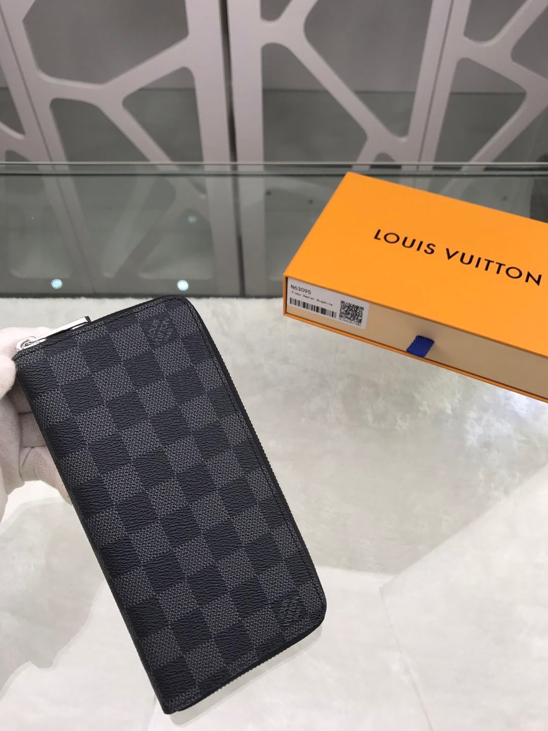 Louis Vuitton Zippy Vertical Wallet 20cm