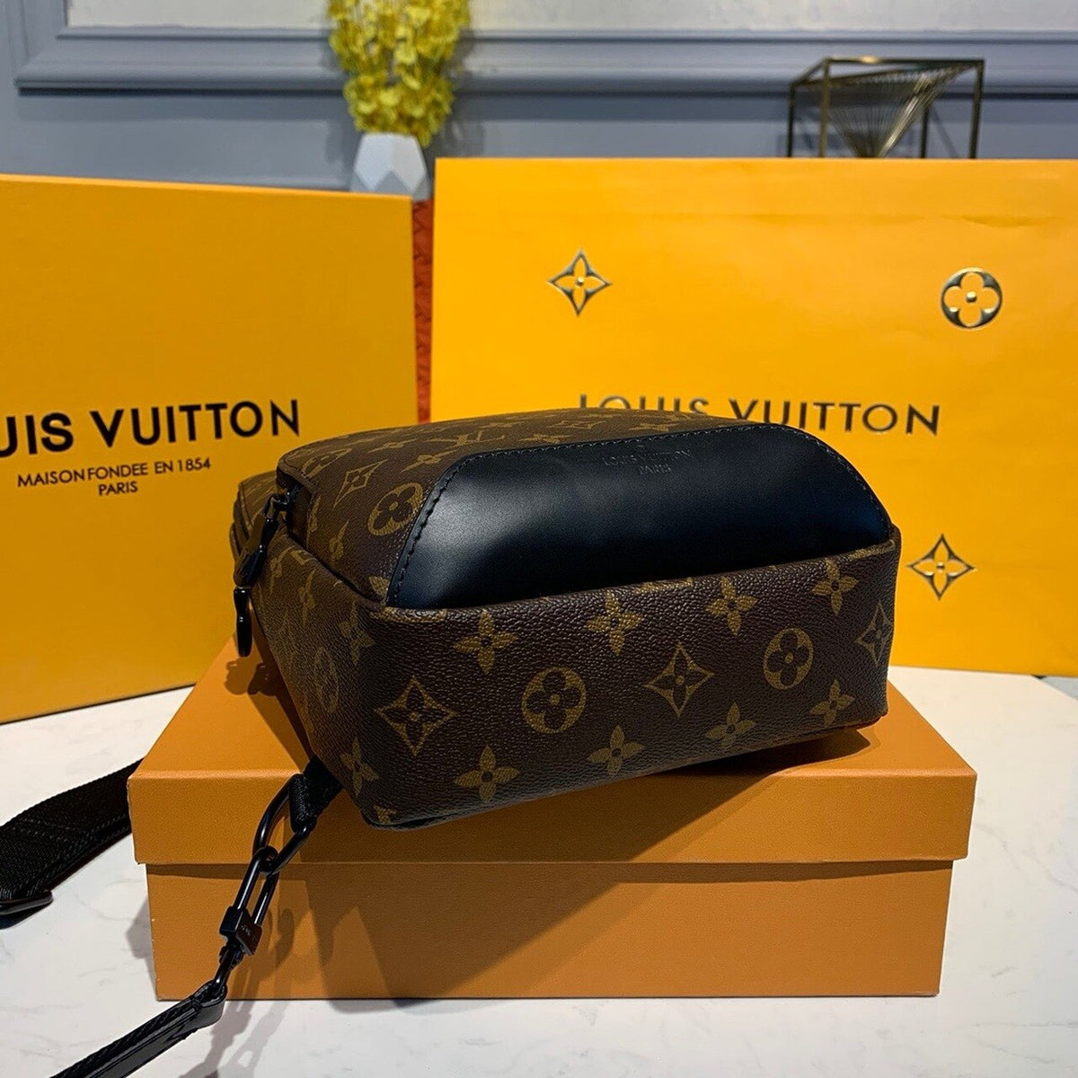 Louis Vuitton Avenue Sling Bag 32cm Monogram Canvas Spring/Summer Collection M41719, Brown