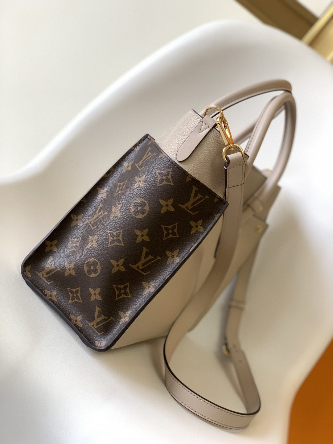 Louis Vuitton M57728 On My Side PM 30cm Greige