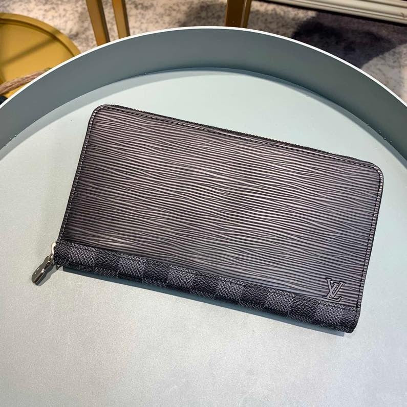 Louis Vuitton Pochette Voyage 21cm Black