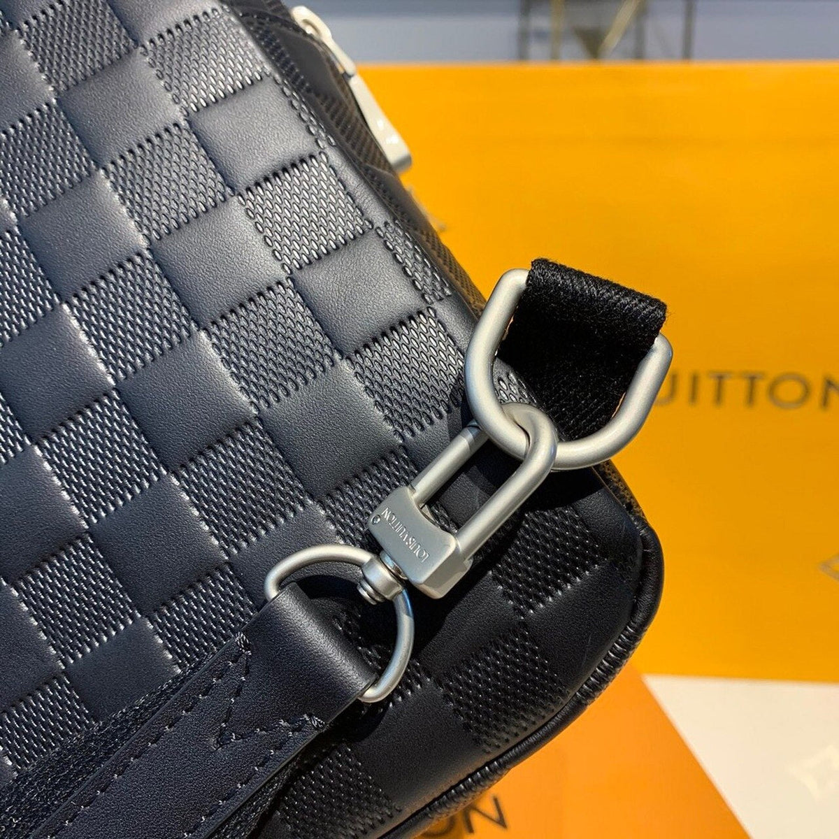Louis Vuitton Avenue Sling Bag 32cm Damier Infini Canvas Spring/Summer Collection N41720, Black