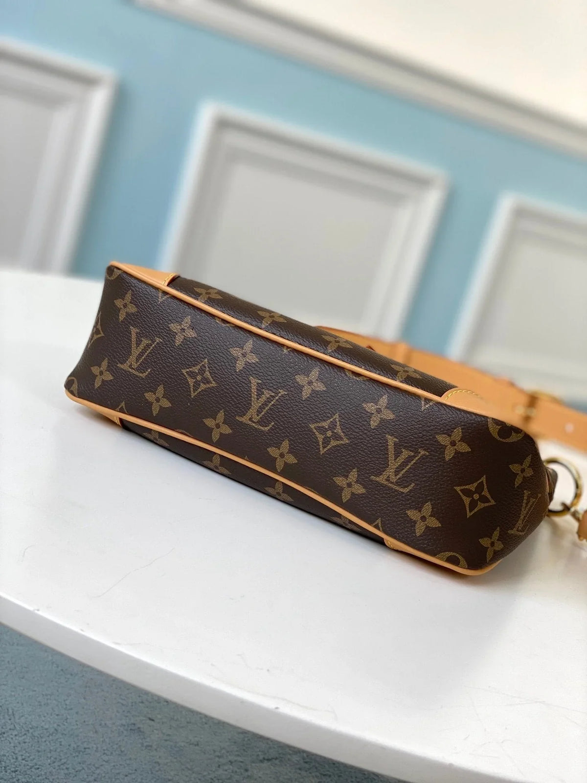 Louis Vuitton Crossbody Bag 28cm Brown