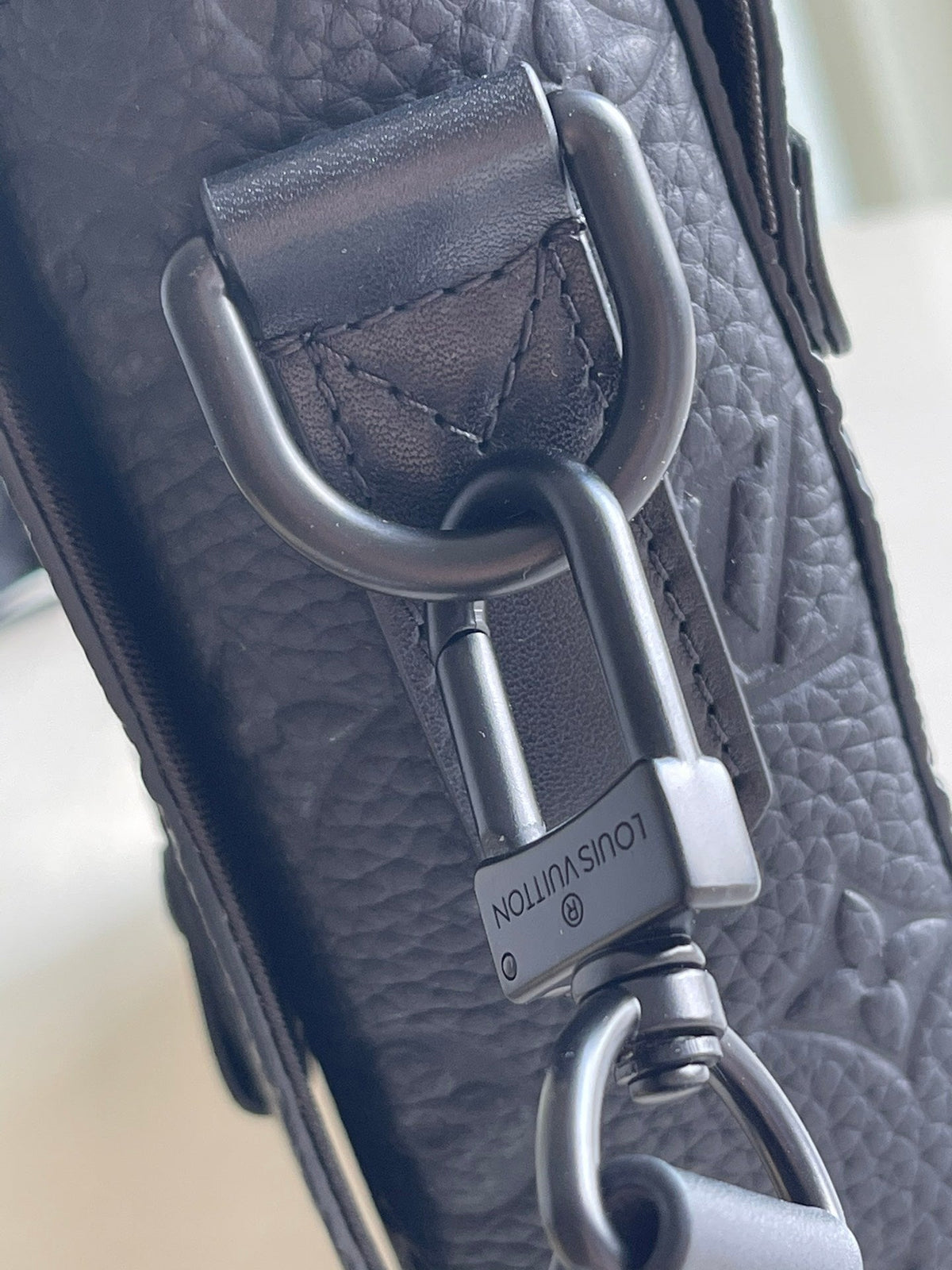 Louis Vuitton M57726 Trunk Messenger 24cm