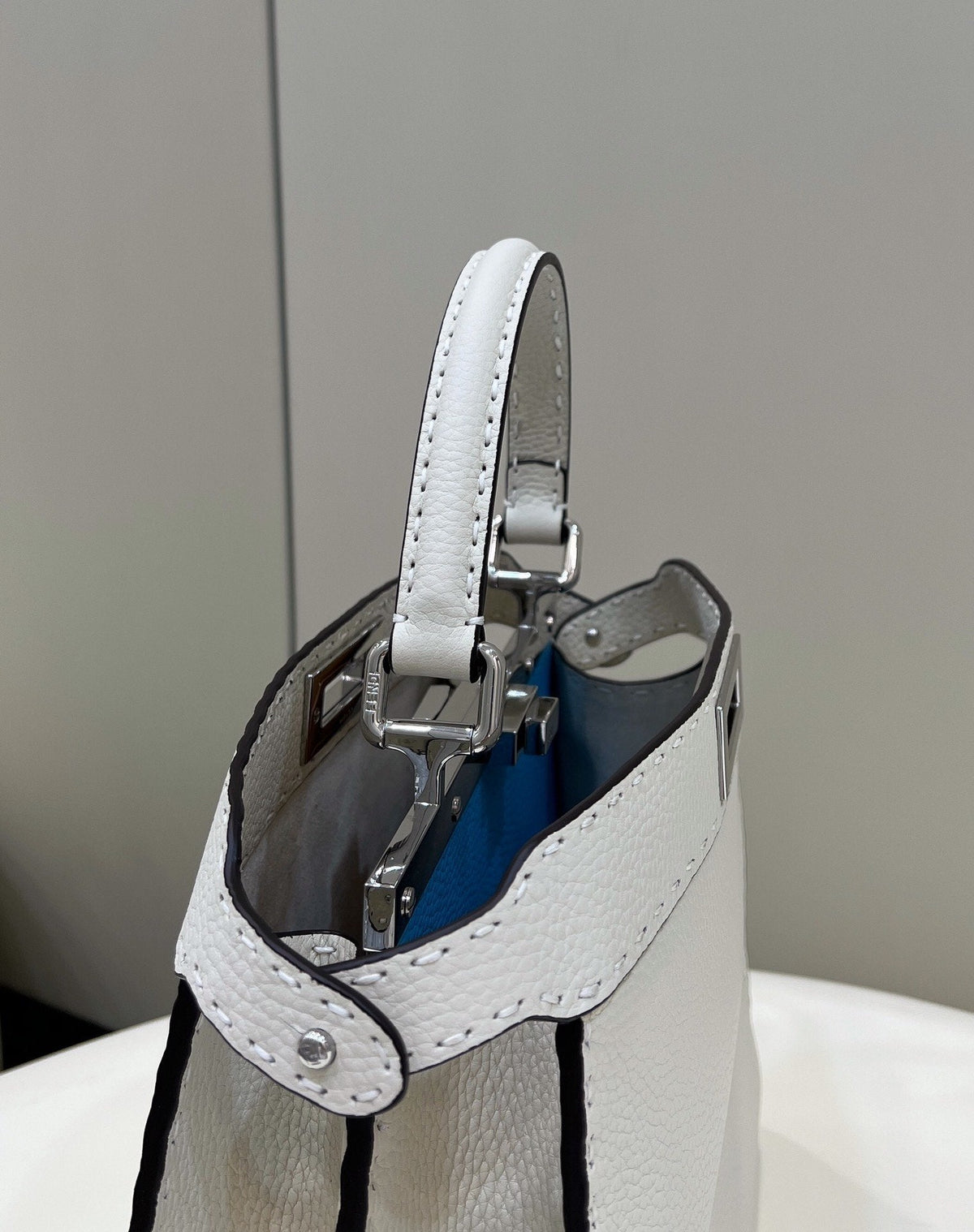 Fendi Peekaboo Iseeu Medium 33cm