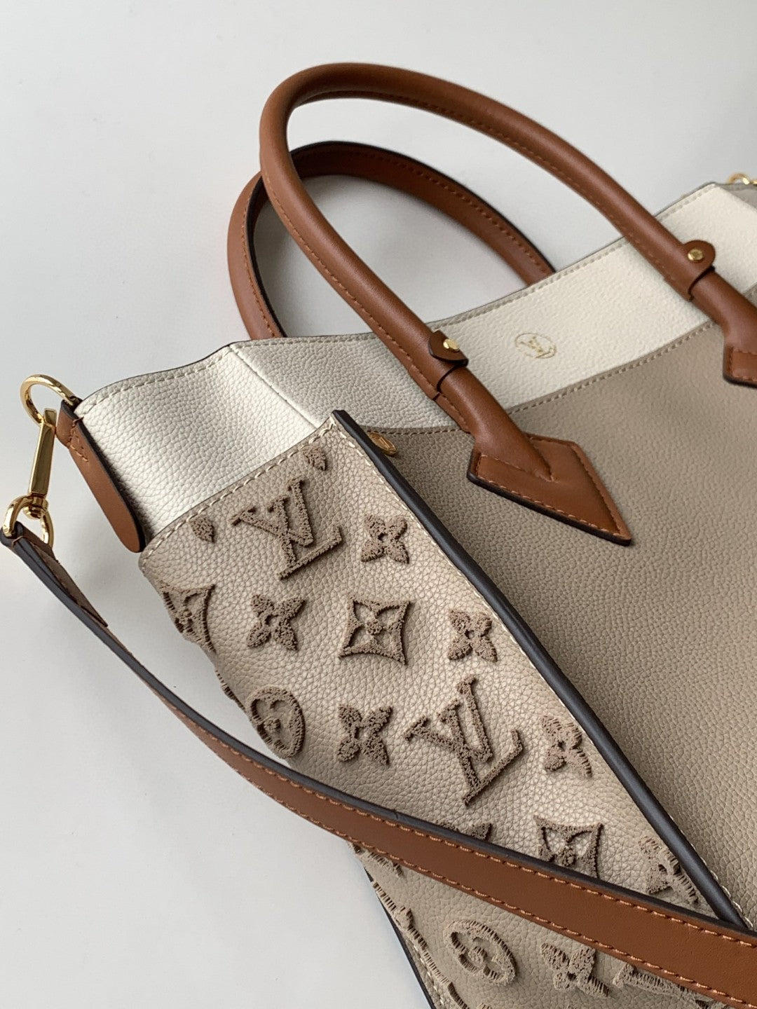 Louis Vuitton M57728 On My Side PM 30cm