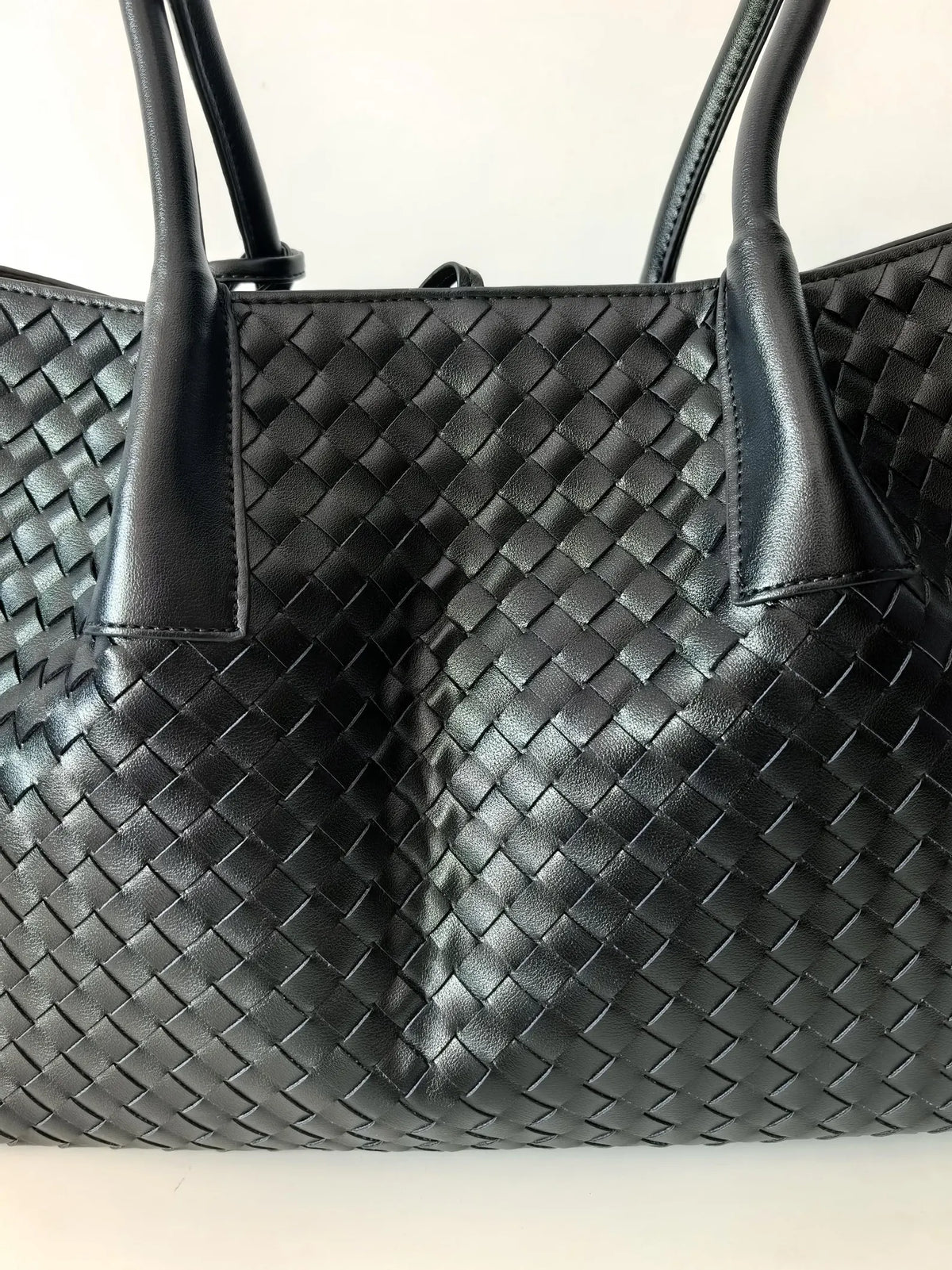 Handwoven Sheepskin Braided Leather Duffle Tote Bag: Large Capacity Commuter Bag
